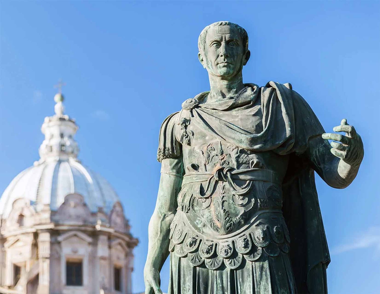 Julius_Caesar_Julius_Caesar_bronze_sculpture_in_Rome