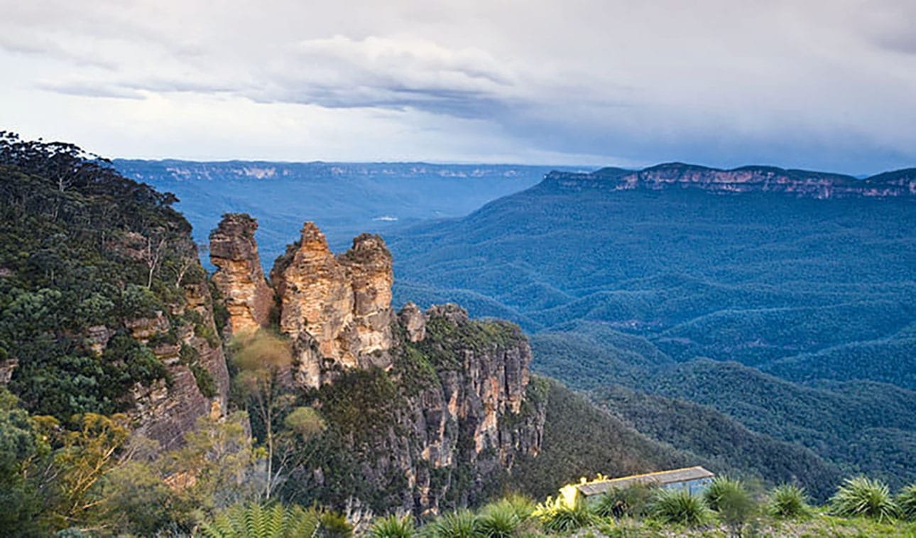 Three_Sisters_iconic_rock formation_Katoomba_Blue_Mountains_National_Park